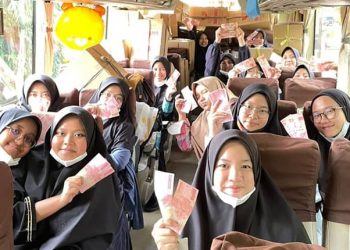 Membandingkan Satu dengan yang Lain