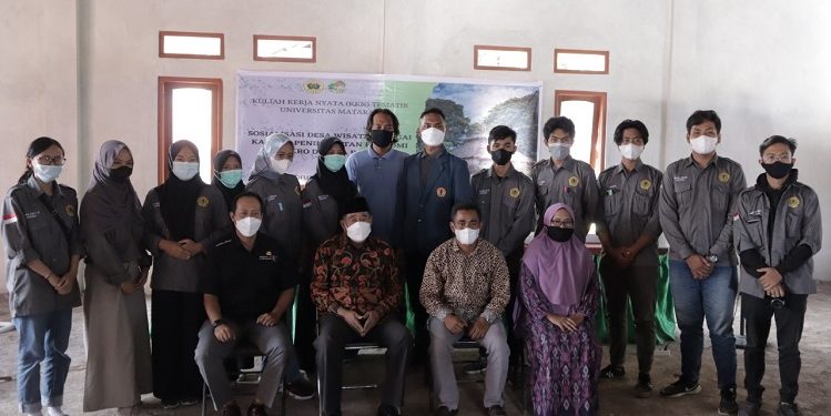 Mahasiswa Unram Lakukan Sosialisasi Desa Wisata di Bayan