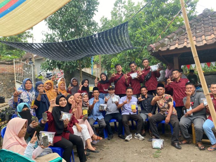 Mahasiswa KKN Unram di Desa Gelanggang