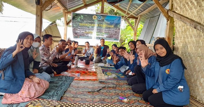 Mahasiswa KKN Unram Gelar Pelatihan Pemanfaatan Kotoran Ternak dan Sampah Organik di Desa Berijijarak