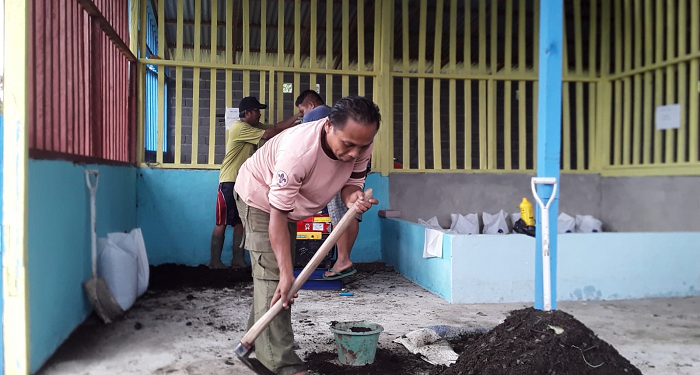 Wujudkan Pertanian Organik, Desa Cahaya Rahayu Kelola Rumah Produksi Pupuk