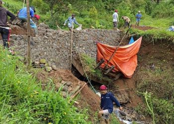 Jembatan di Cianjur Roboh, Warga Masih Sulit Dapatkan Makanan