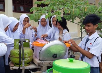 Diki, Siswa SMK yang Viral Jualan Siomay di Sekolah