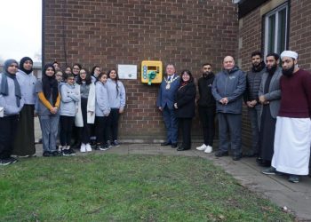 Remaja Muslimah Blackburn Galang Dana Beli Defibrillator untuk Selamatkan Nyawa
