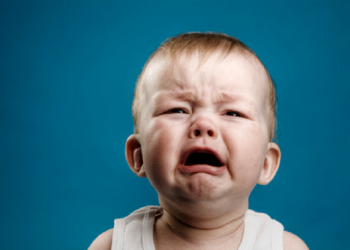 Anak Tiba-Tiba Terbangun dan Menangis Histeris Tengah Malam