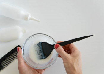 Tips Mewarnai Rambut Sendiri di Rumah