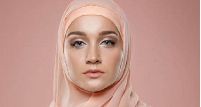 4 Tips untuk Kulit Berminyak agar Makeup Tahan Lama - Chanelmuslim.com