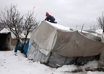 Warga Palestina Galang Dana untuk Pengungsi Suriah yang Tinggal di Tenda