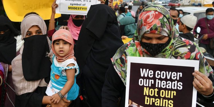 Dukung Perjuangan Muslimah di India Kenakan Jilbab