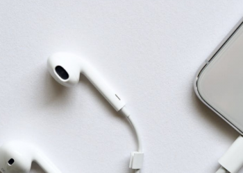 Cara Mencegah Gangguan Pendengaran untuk yang Sering Pakai Headset