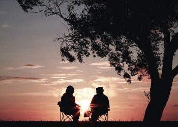 Seni Mendengarkan Perempuan Curhat