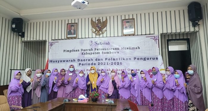 Salimah Sumbawa Lantik Pengurus Baru