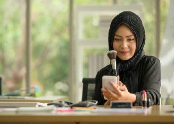 4 Cara Makeup Praktis Hanya 15 Menit Saja