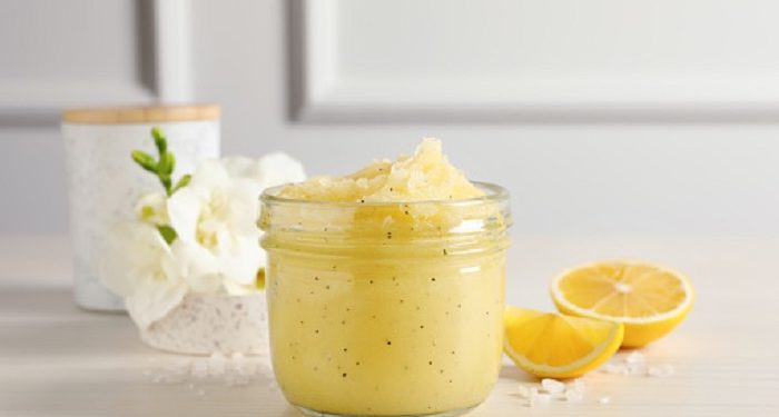 Cara Eksfoliasi yang Tepat pada Bibir yang Kering dan Pecah-Pecah