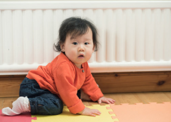 Bayi yang Sering Merangkak akan Menjaganya Tetap Aman