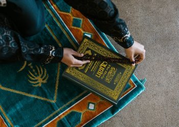 Melatih Diri Dekat dengan Al-Qur'an