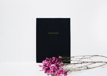 Kisah Orang yang Gagal Bunuh Diri karena Ketiduran di Masjid