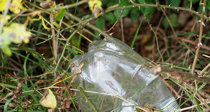 Kisah Bu Ipit yang Memilih Menjadi Pemulung Sampah Plastik Demi Menjaga Anak