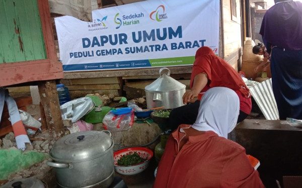 Kolaborasi Sedekah Harian, LAZ Al Bunyan dan Zakat Sukses Dirikan Dapur Umum di Lokasi Gempa Pasaman Barat