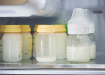 Tidak Perlu Cemas Jika ASI Encer, Kenali Perbedaannya dengan ASI Kental