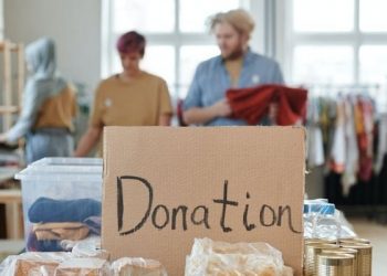 Manfaat Sedekah di Dunia dan Akhirat