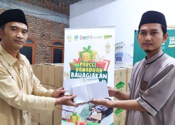 Duta Quran Indonesia Bagikan Parcel Lebaran untuk 783 Guru Ngaji