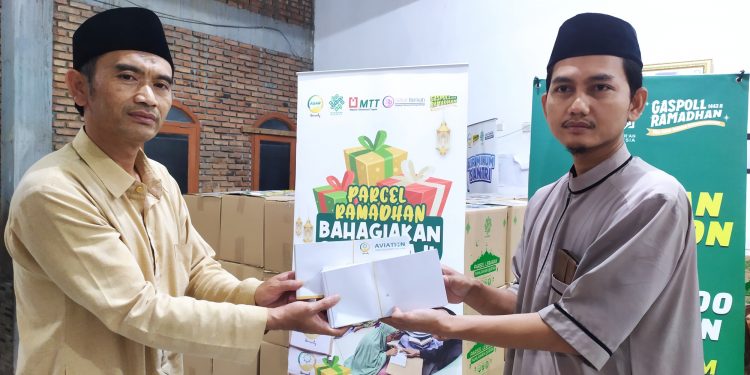 Duta Quran Indonesia Bagikan Parcel Lebaran untuk 783 Guru Ngaji