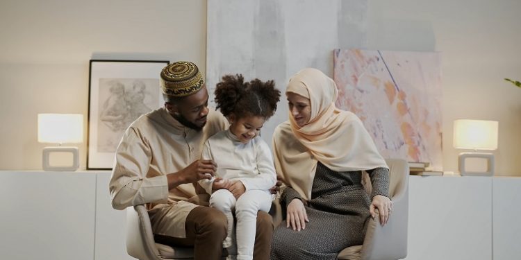 Memperlakukan Keluarga dengan Baik