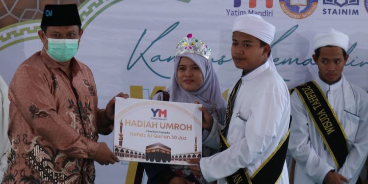 Insan Cendekia Mandiri Boarding School Mewisuda 70 Santri Tahfiz