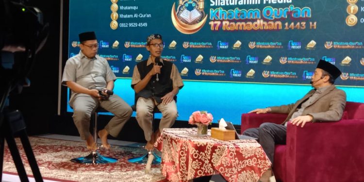 Puluhan Jurnalis Ikuti Khataman Quran bersama Ustaz Bachtiar Nasir