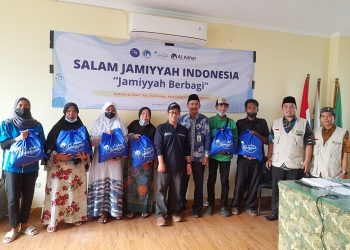 Berbagi Bahagia Ramadan, LAZ Al Azhar Salurkan Paket Sembako untuk Pegiat UMKM