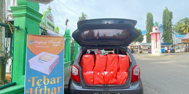 Muslimah Wahdah Bulukumba Berbagi 545 Paket Ifthar Tahap Pertama