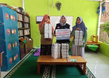 LAZ Al Azhar Cilacap Bagikan Ratusan Paket Buka Puasa