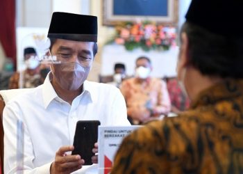 Presiden Jokowi Bayar Zakat Mal Dengan QR Code Melalui BAZNAS