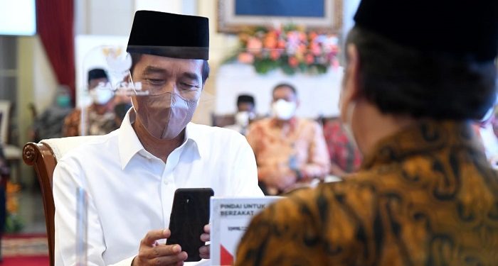 Presiden Jokowi Bayar Zakat Mal Dengan QR Code Melalui BAZNAS