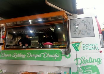 Dapur Keliling Dompet Dhuafa Bagikan Makanan Buka Puasa Gratis