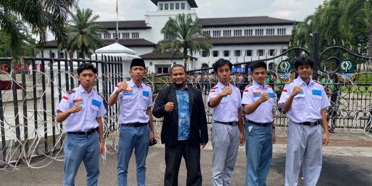 Sekolah Kami Mendidik Para Pemimpin