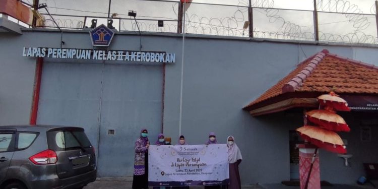 Salimah Bali Berbagi Takjil di Lapas Perempuan