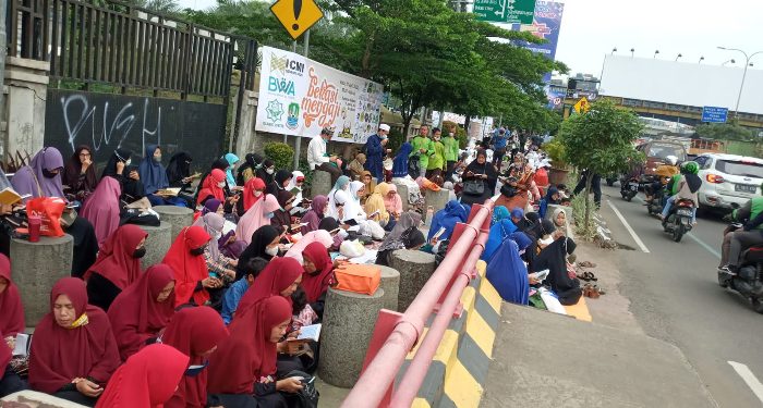 Ribuan orang bekasi mengaji