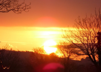 Keutamaan Mendoakan Orang lain Diam-diam
