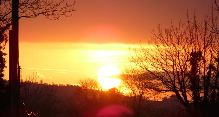 Keutamaan Mendoakan Orang lain Diam-diam