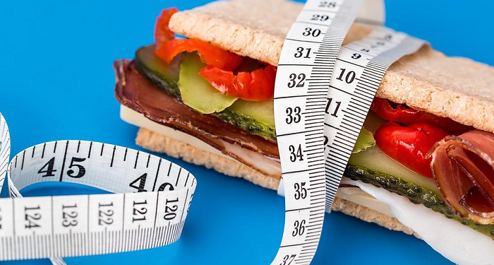 Tips Diet Selama Bulan Puasa. Jangan Kalap Makan Saat Berbuka, Ya.
