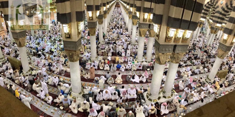 Tarawih dan Buka Puasa di Haramain