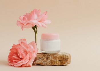 Ciri-Ciri Kulit Wajah yang Butuh Exfoliasi