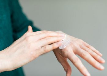 Penyebab Kulit Kering dan Bibir Pecah-Pecah Selama Kehamilan