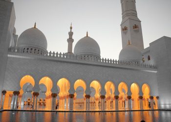 Doa Masuk dan Keluar Masjid