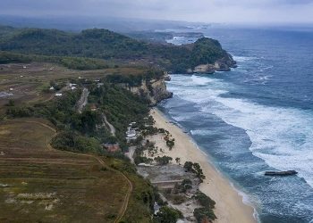 Keindahan Pantai Buyutan, Jadi Referensi Healing di Pacitan