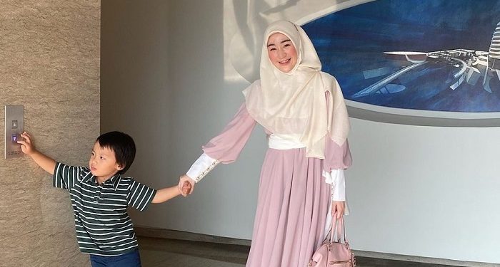 Curahan Hati Larissa Chou Berjuang Sendirian Urus Sang Anak