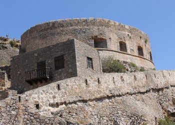 Keluarga yang Kokoh, Terhindar dari Fitnah dan Bencana