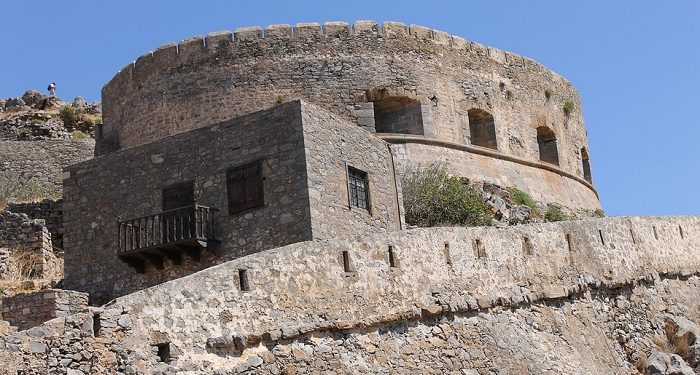 Keluarga yang Kokoh, Terhindar dari Fitnah dan Bencana